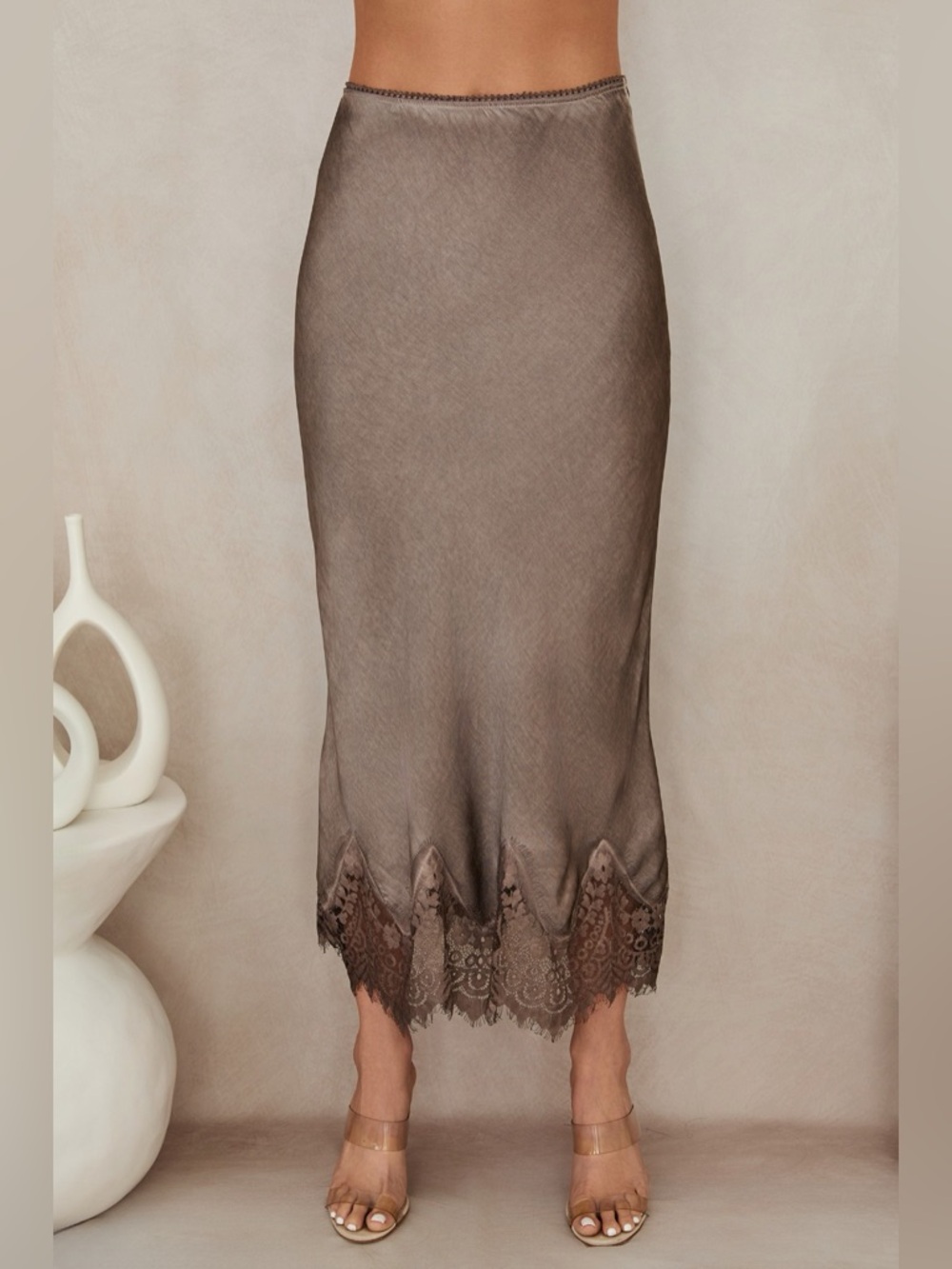 (235132/6292-WINE) VISCOSE MAXI SKIRT WITH LACE HEM - Picture 2 of 6